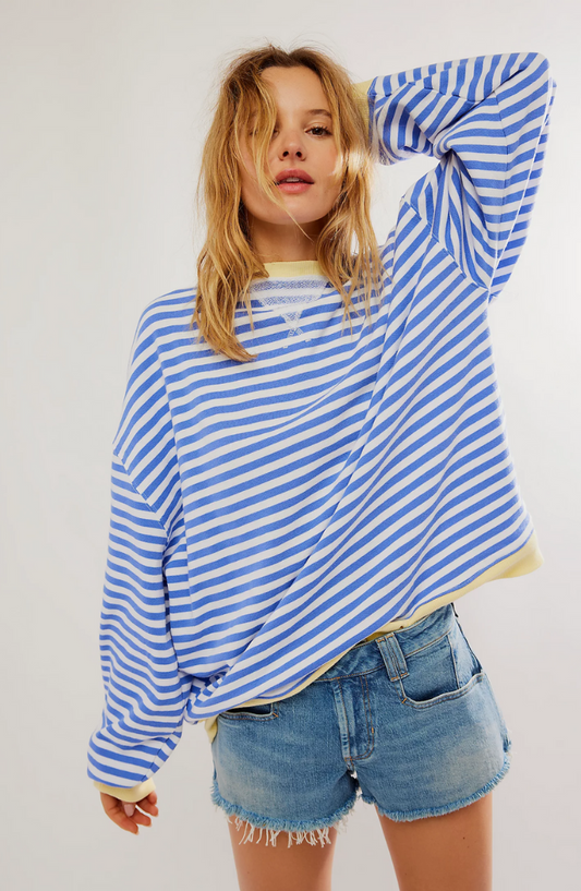 Women's oversized striped sweatshirt with long sleeves and ribbed trims