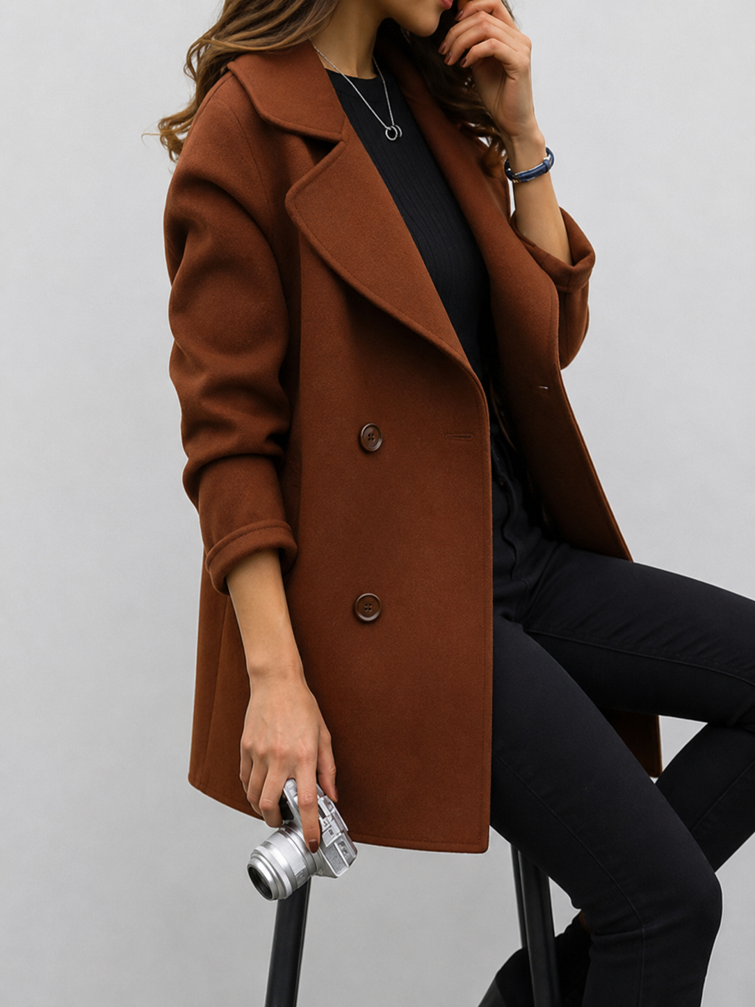 Women's double-breasted coat with notched lapels and long sleeves