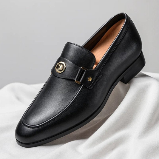 Men's slip-on loafer with decorative buckle, round toe and low heel