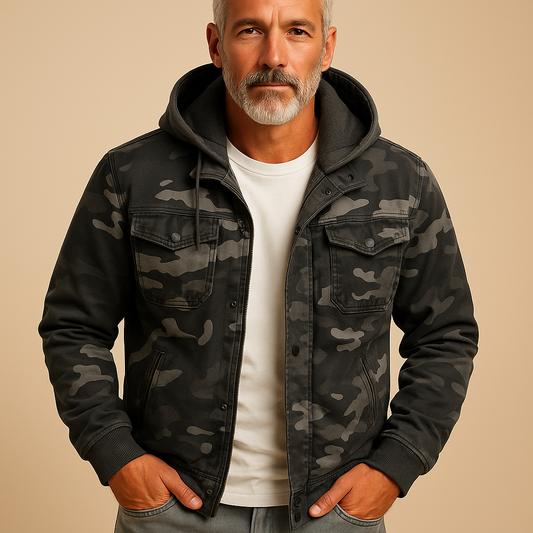 Men's camouflage hooded jacket with long sleeves, chest pockets and ribbed cuffs