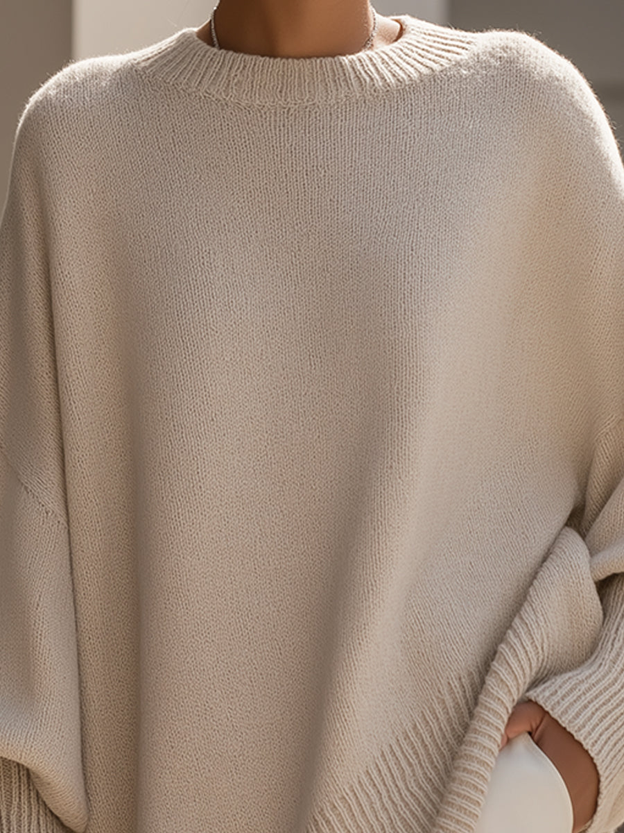 Women's oversized knit sweater with crew neck and asymmetric longline hem