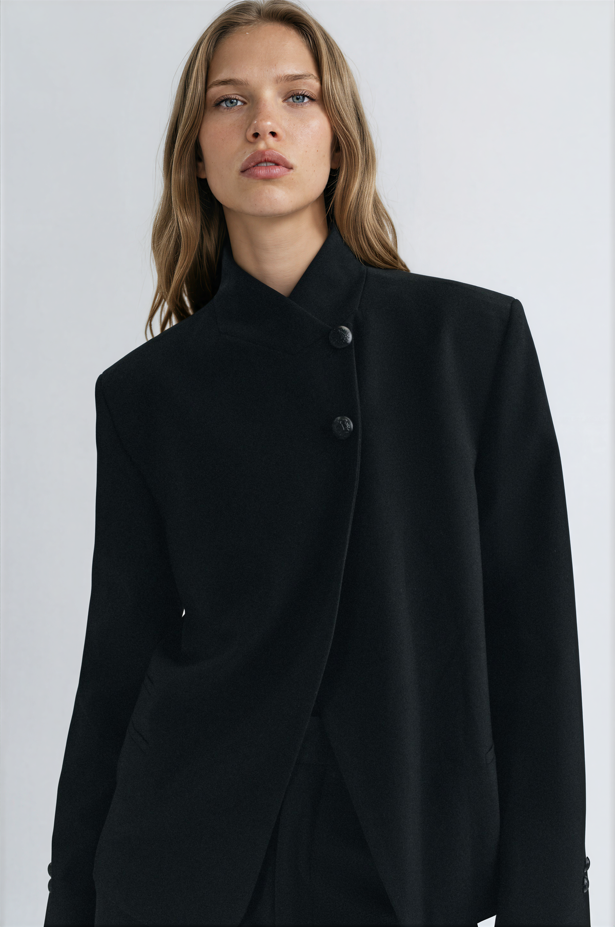 Women's classic long-sleeve blazer with raised collar, button front and welt pockets