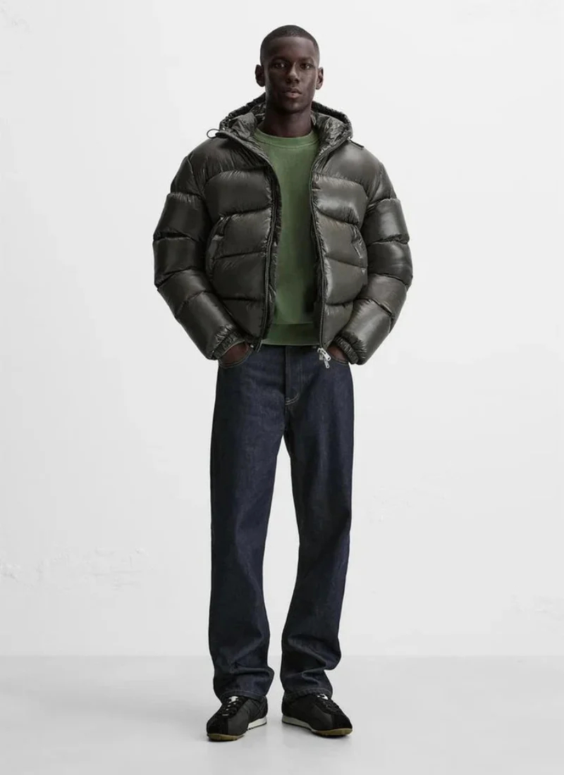 Men's quilted hooded puffer jacket with long sleeves and front zipper