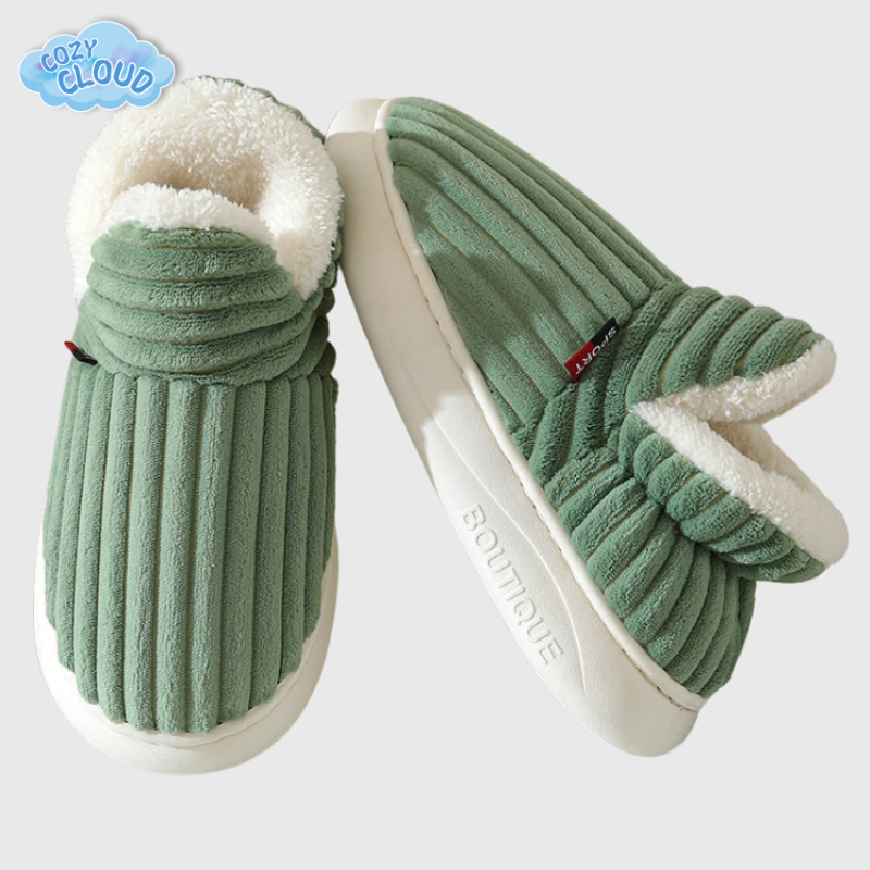 Ribbed closed-toe slip-on slippers with light lining and flat white soles