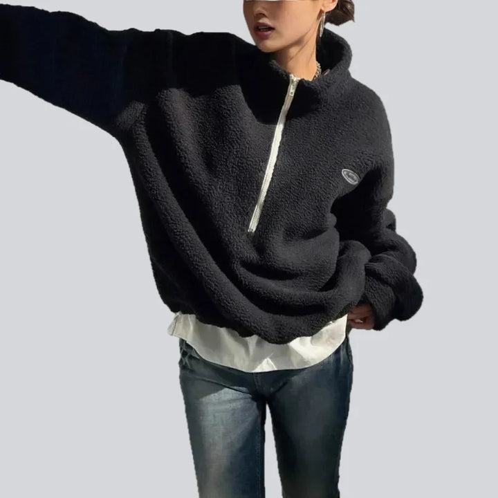 Women's textured quarter-zip sweatshirt with mock neck and long sleeves