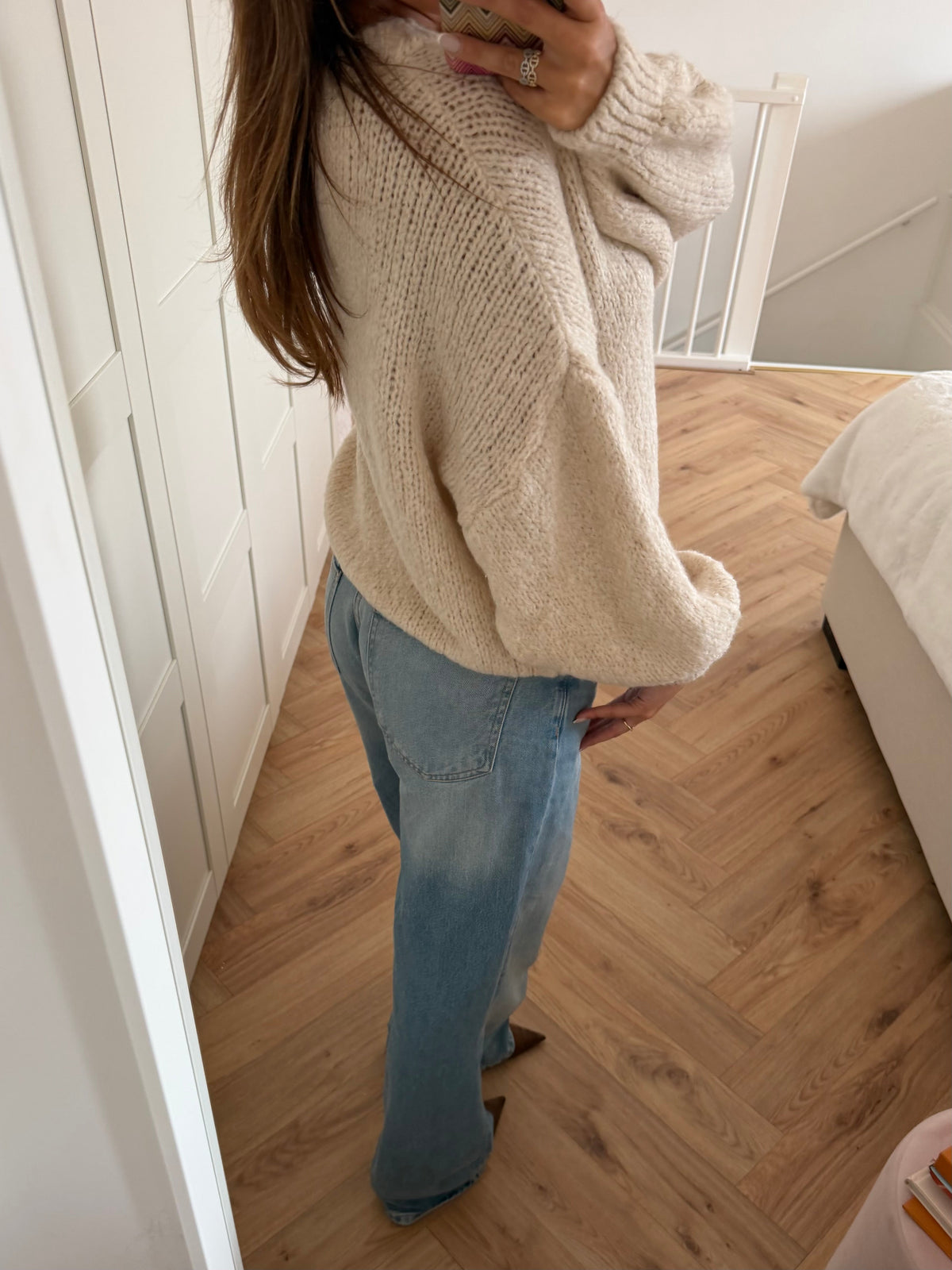 Women's beige textured knit sweater with crew neck and balloon sleeves