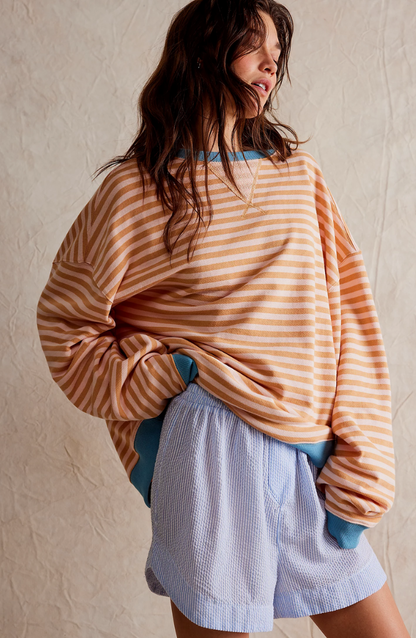 Women's oversized striped sweatshirt with long sleeves and ribbed trims