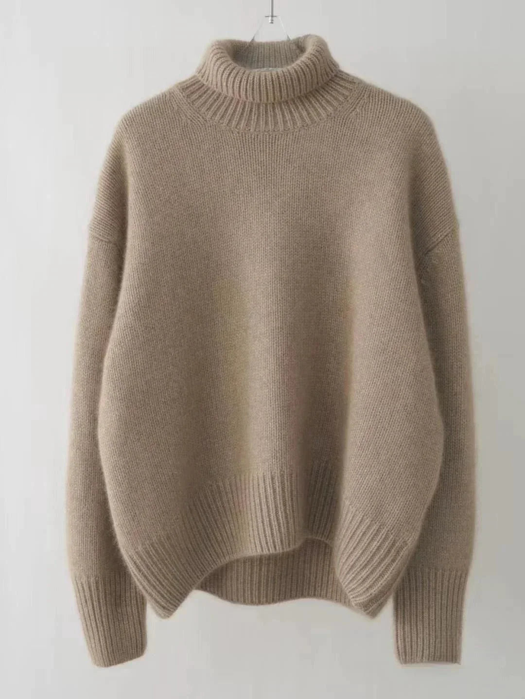 Women's relaxed turtleneck sweater with long sleeves and ribbed trims