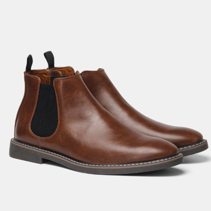 Chelsea boots with elastic side panels, pull tabs and flat soles