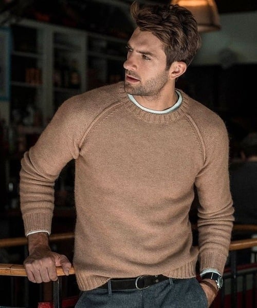 Men's long-sleeve crew neck knit sweater with ribbed trims
