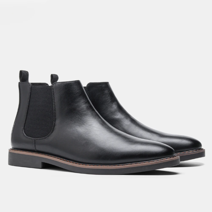 Chelsea boots with elastic side panels, pull tabs and flat soles