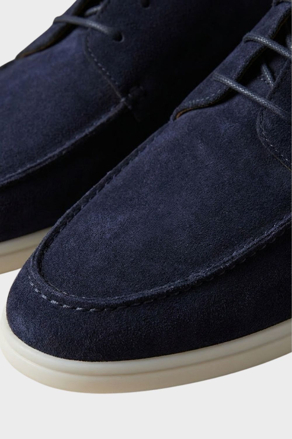 Men's moc toe lace-up shoes with flat contrasting soles