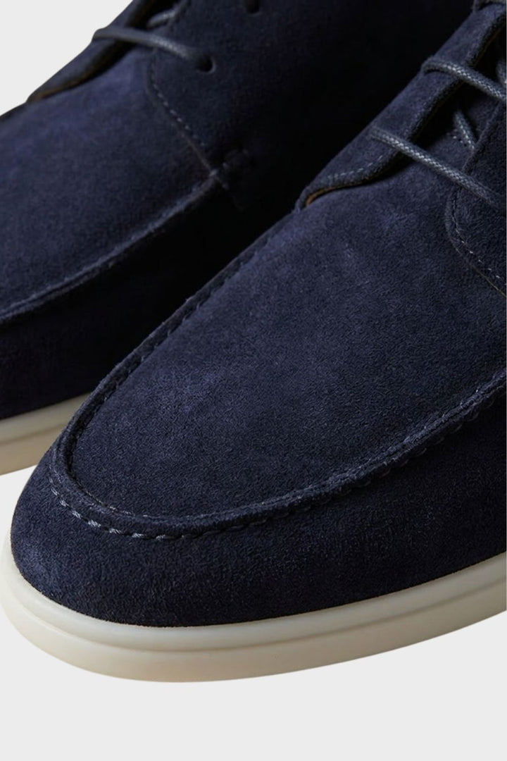 Men's moc toe lace-up shoes with flat contrasting soles