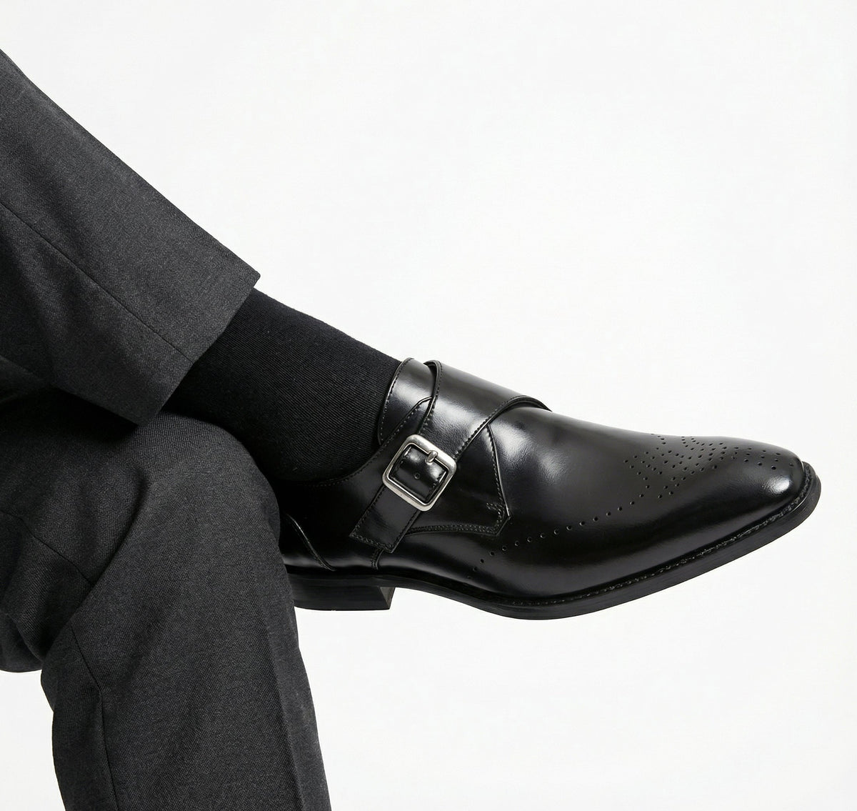 Men's monk strap loafers with buckle fastening and brogue perforations