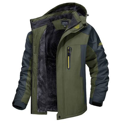 Men's hooded winter jacket with fleece lining and zipped pockets
