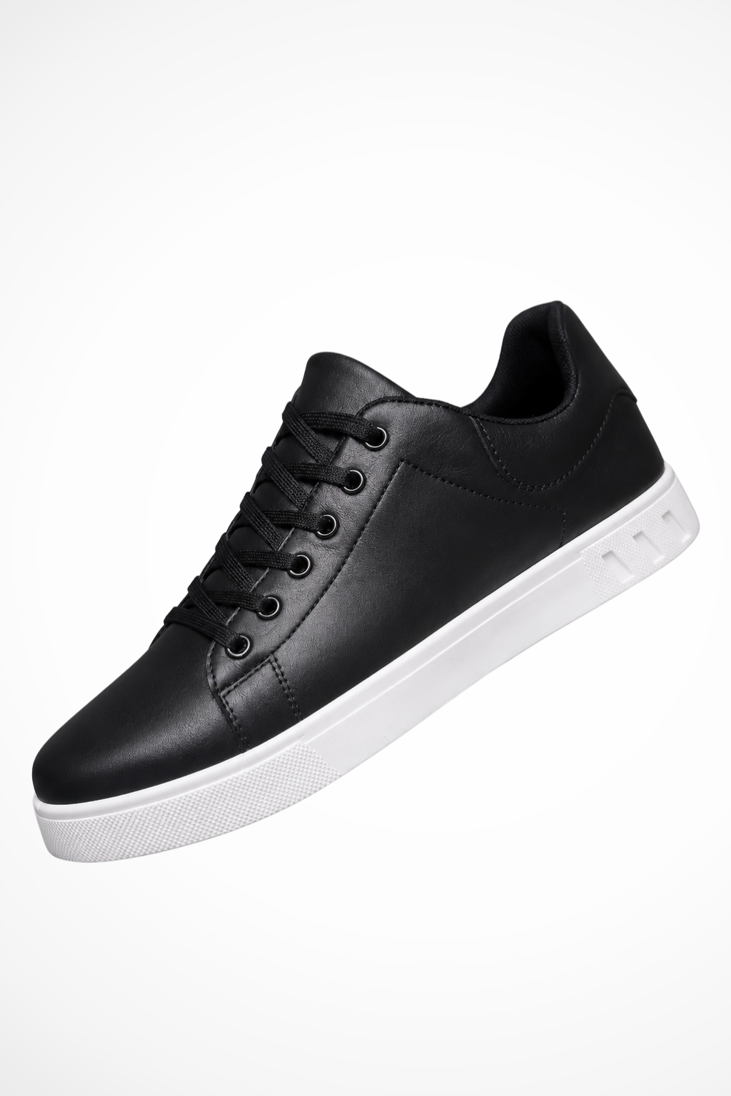 Men's low-top lace-up sneakers with round toes and contrasting flat soles