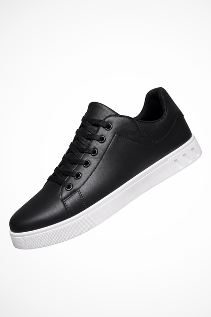 Men's low-top lace-up sneakers with round toes and contrasting flat soles