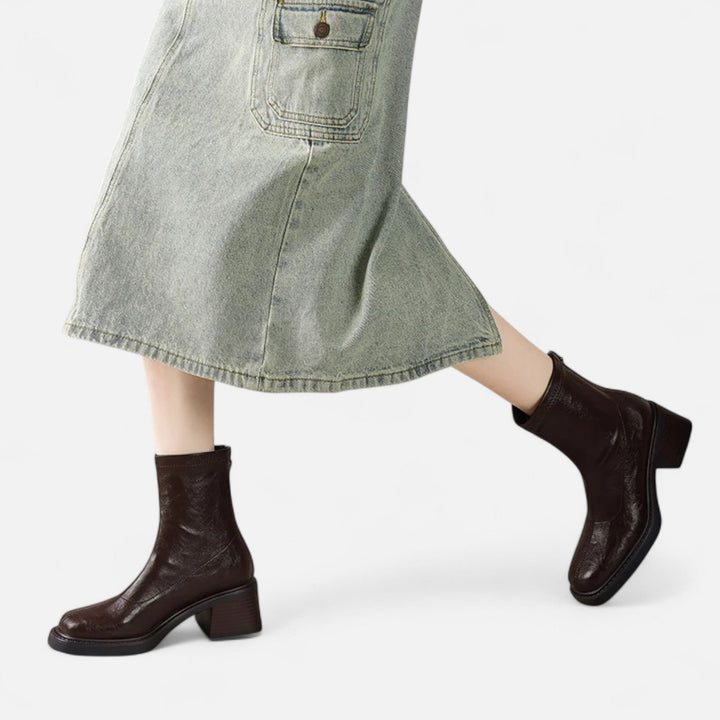 Urban ankle boots with round toes, side zippers and block heels