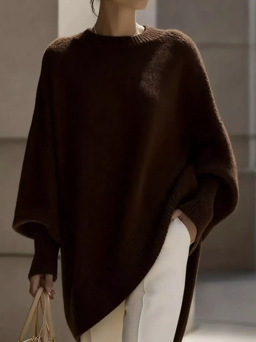 Women's oversized sweater with wide sleeves and ribbed cuffs