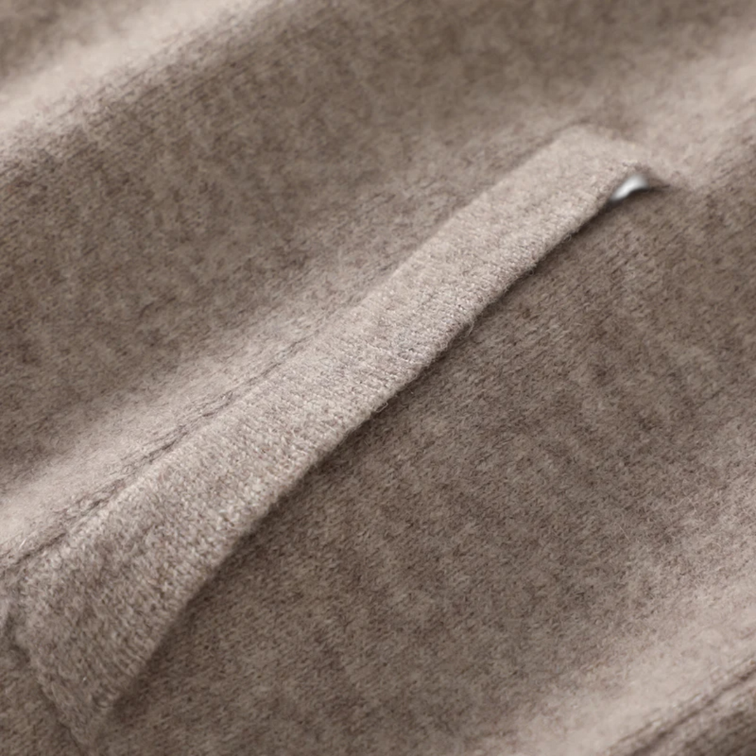 Men's zip-front sweater with polo collar and front pockets