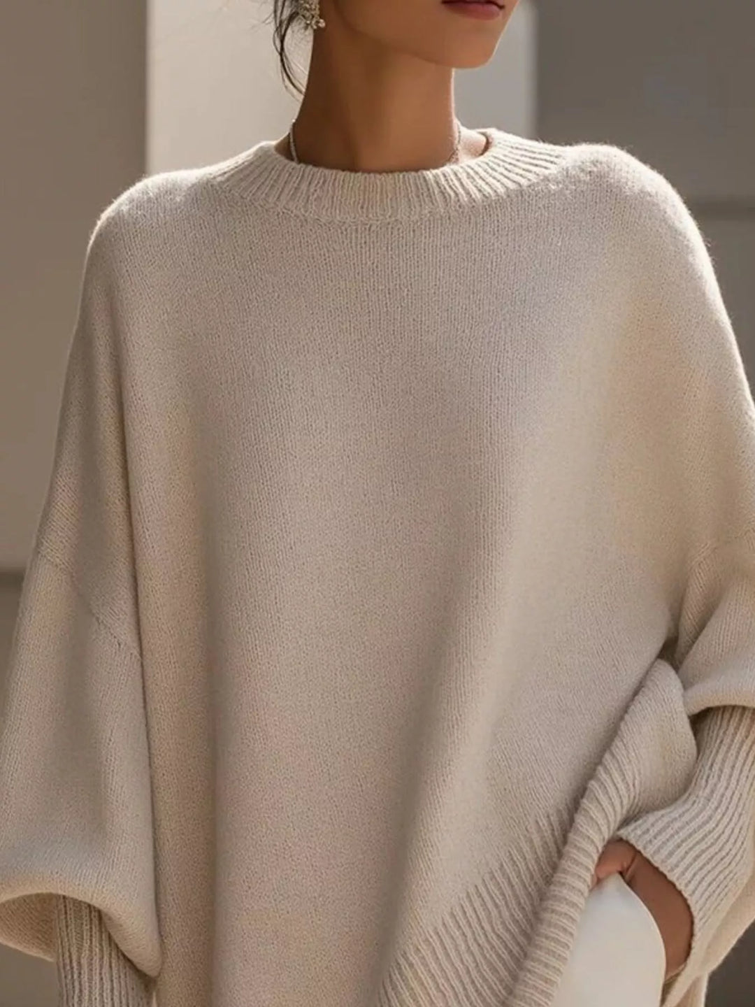 Women's oversized sweater with wide sleeves and ribbed cuffs