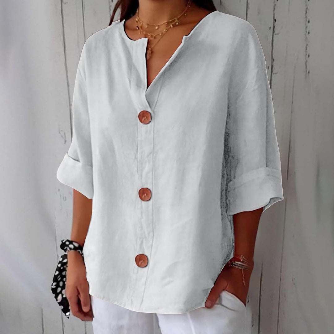 Women's relaxed V-neck shirt with buttons and three-quarter sleeves