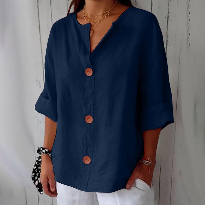 Women's relaxed V-neck shirt with buttons and three-quarter sleeves