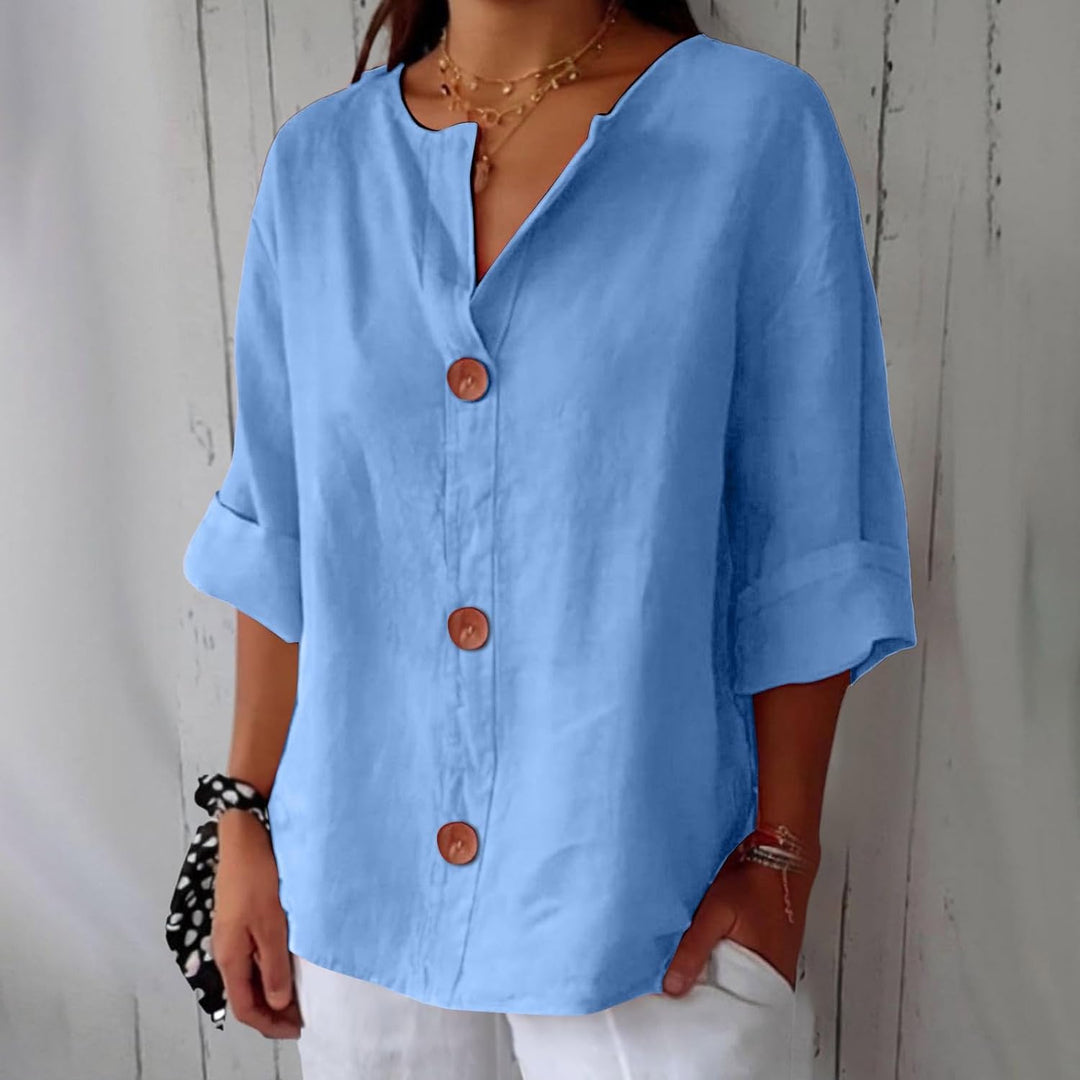 Women's relaxed V-neck shirt with buttons and three-quarter sleeves