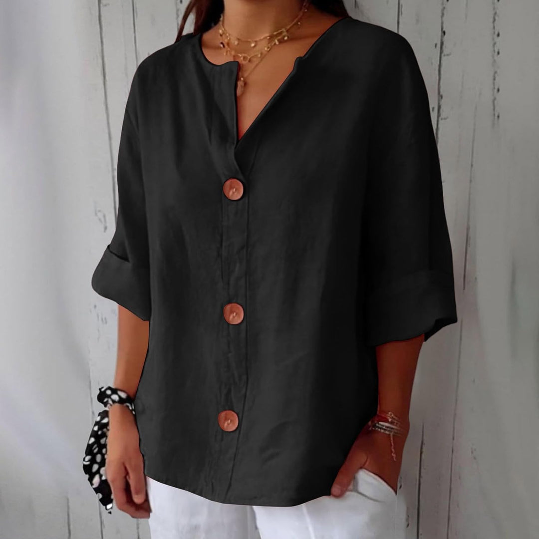 Women's relaxed V-neck shirt with buttons and three-quarter sleeves