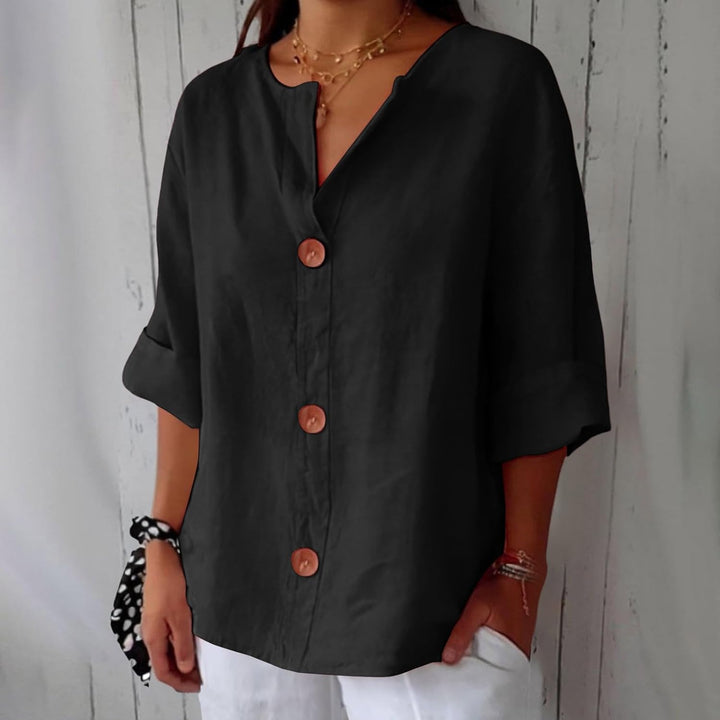 Women's relaxed V-neck shirt with buttons and three-quarter sleeves