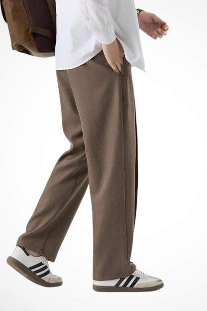 Men's wide-leg tailored trousers with front pleats and straight hems