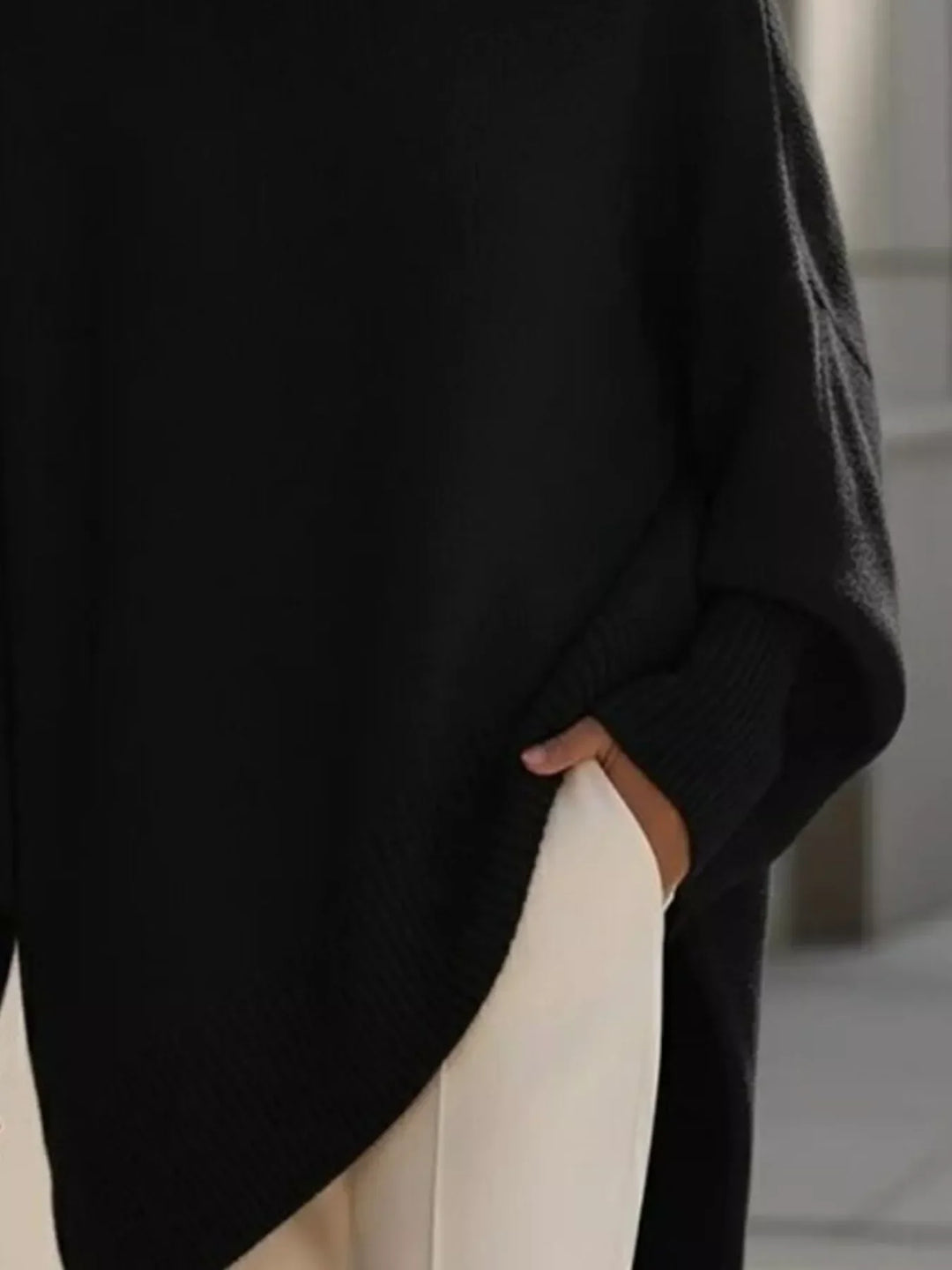 Women's oversized sweater with wide sleeves and ribbed cuffs