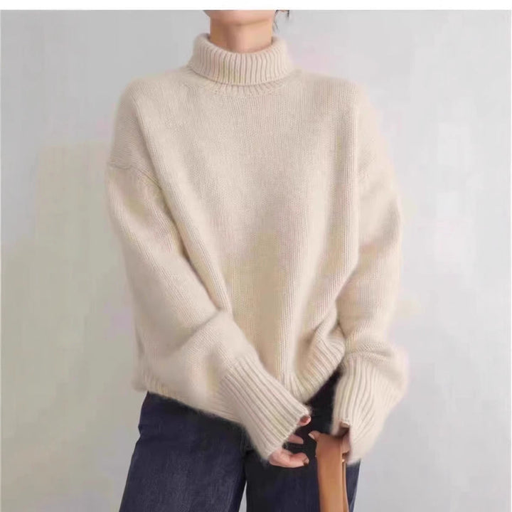 Women's oversized turtleneck sweater with long sleeves and ribbed trims