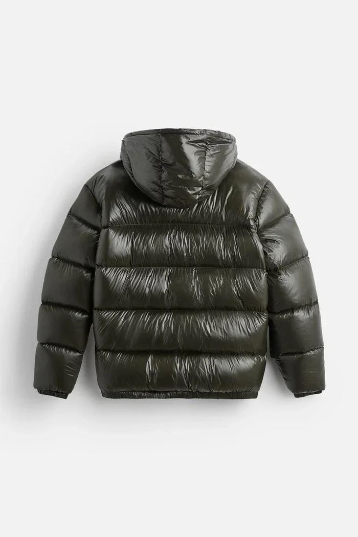 Men's quilted hooded puffer jacket with long sleeves and front zipper