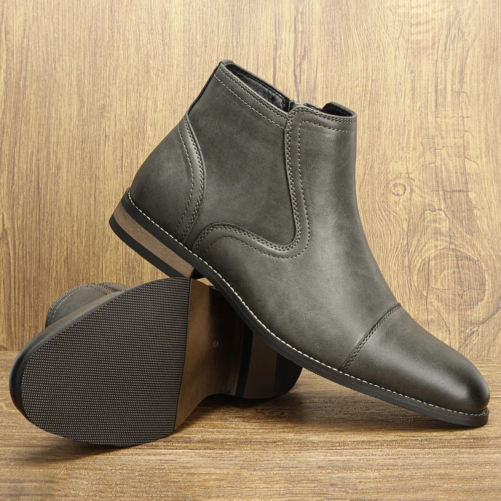 Men's Chelsea ankle boots with rounded toes, elastic side panels and low block heels