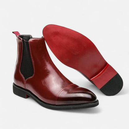 Men's Chelsea boots with polished finish, elastic side panels and low heels