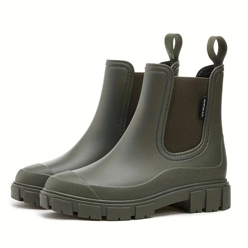 Women's slip-on Chelsea boots with elastic side panels, pull tabs and chunky lug soles