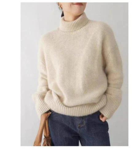 Women's relaxed turtleneck sweater with long sleeves and ribbed trims