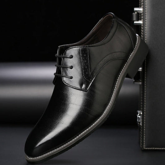 Men's pointed toe lace-up Oxford shoes with polished finish