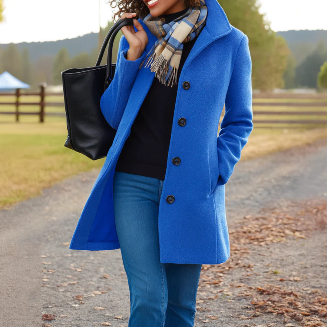 Women's button-front coat with lapel collar, long sleeves and side pockets