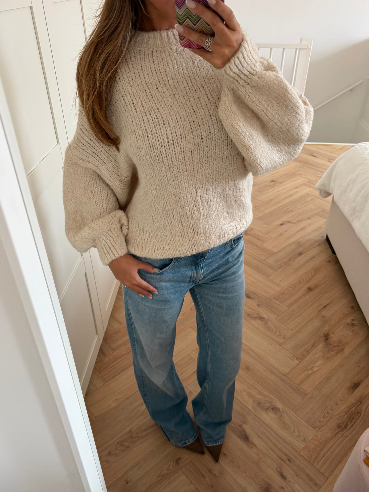Women's beige textured knit sweater with crew neck and balloon sleeves