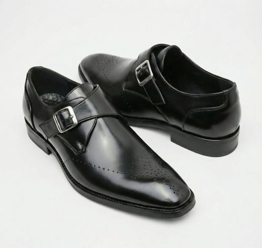 Men's monk strap loafers with buckle fastening and brogue perforations