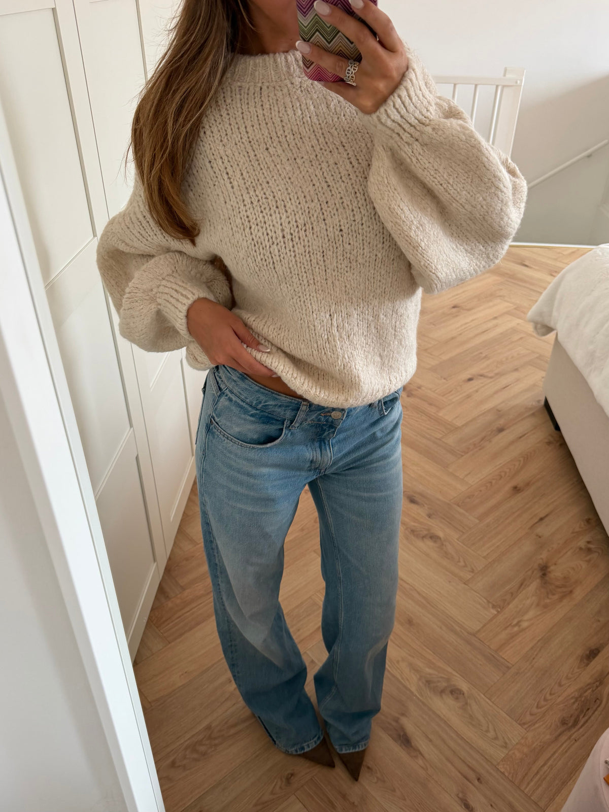Women's beige textured knit sweater with crew neck and balloon sleeves