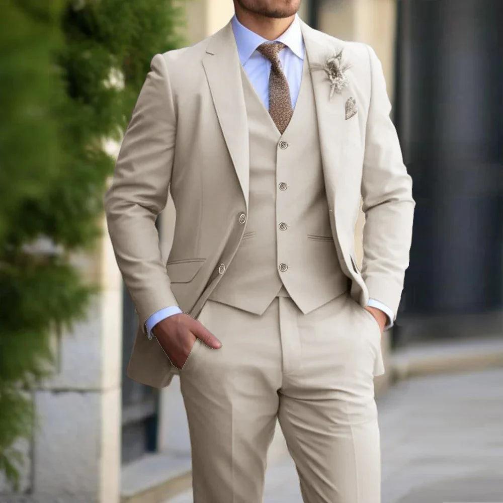 Costume trois pièces homme à revers crantés et boutonnage devant