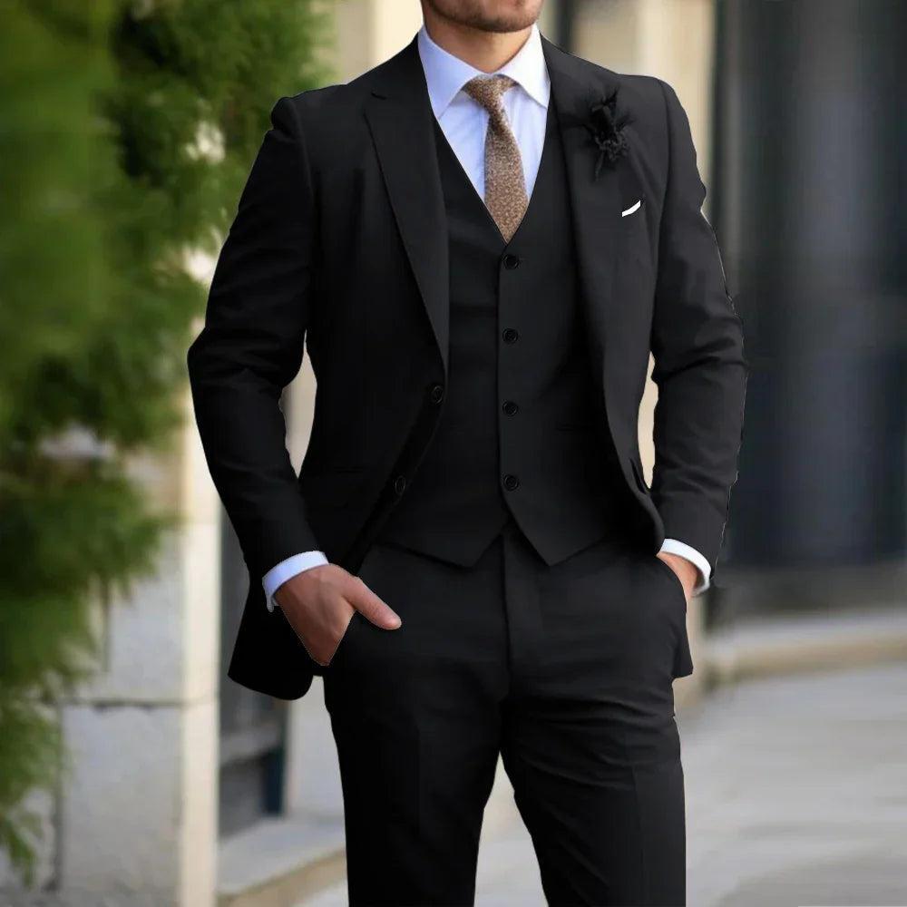 Costume trois pièces homme à revers crantés et boutonnage devant