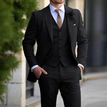 Costume trois pièces homme à revers crantés et boutonnage devant