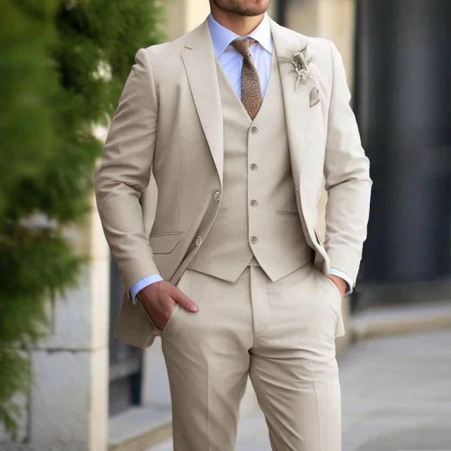 Costume trois pièces homme à revers crantés et boutonnage devant