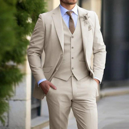 Costume trois pièces homme à revers crantés et boutonnage devant