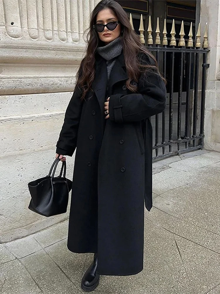 Women's long double-breasted trench coat with lapels, buttons and belt