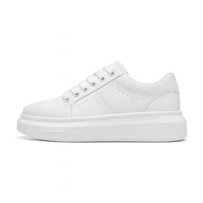 Unisex low-top platform sneakers with lace-up fastening and clean stitched panels